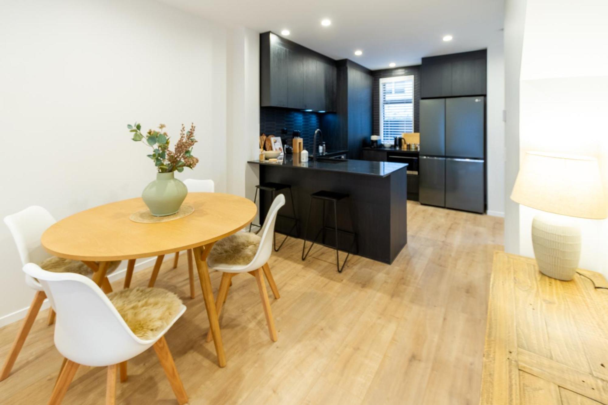 Stylish 3 Bedroom Home In Prime City With Garage Крайстчърч Екстериор снимка