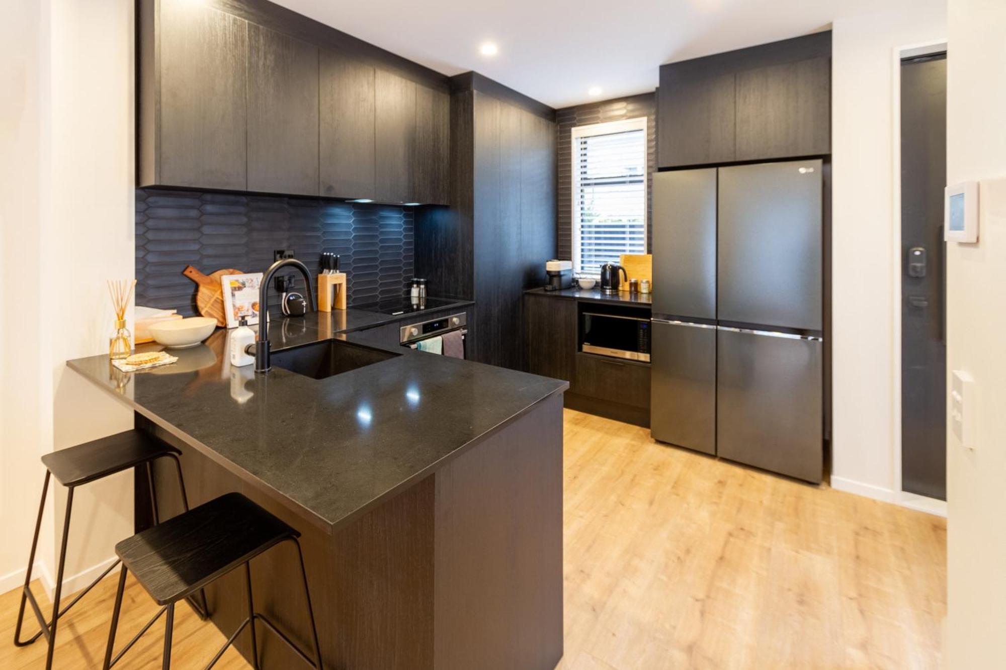 Stylish 3 Bedroom Home In Prime City With Garage Крайстчърч Екстериор снимка